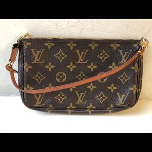 Louis Vuitton pouchette